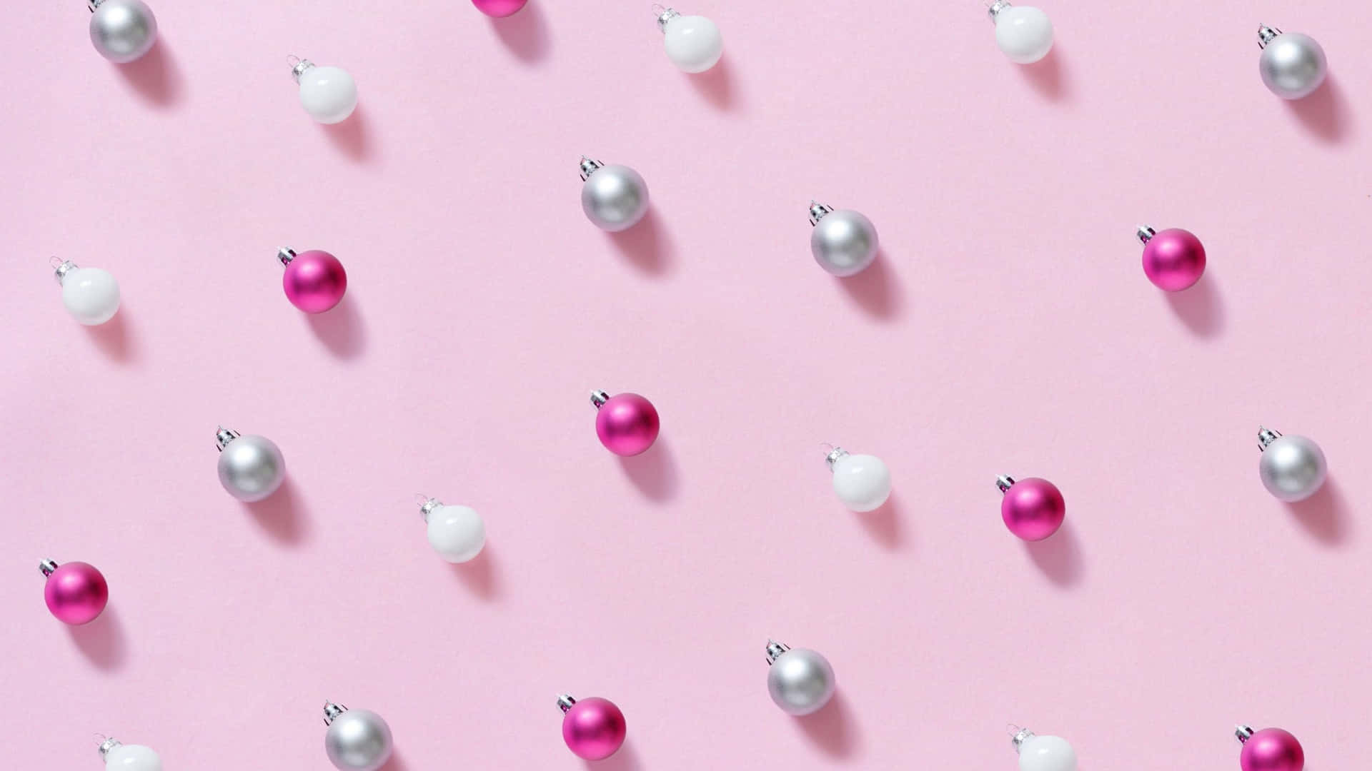 Aesthetic Computer Light Pink With Beads Wallpaper