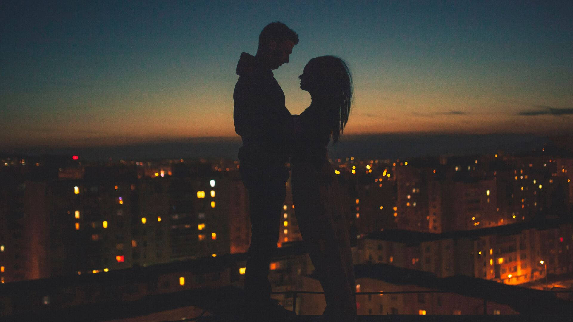 Aesthetic Couple Above A Building Wallpaper