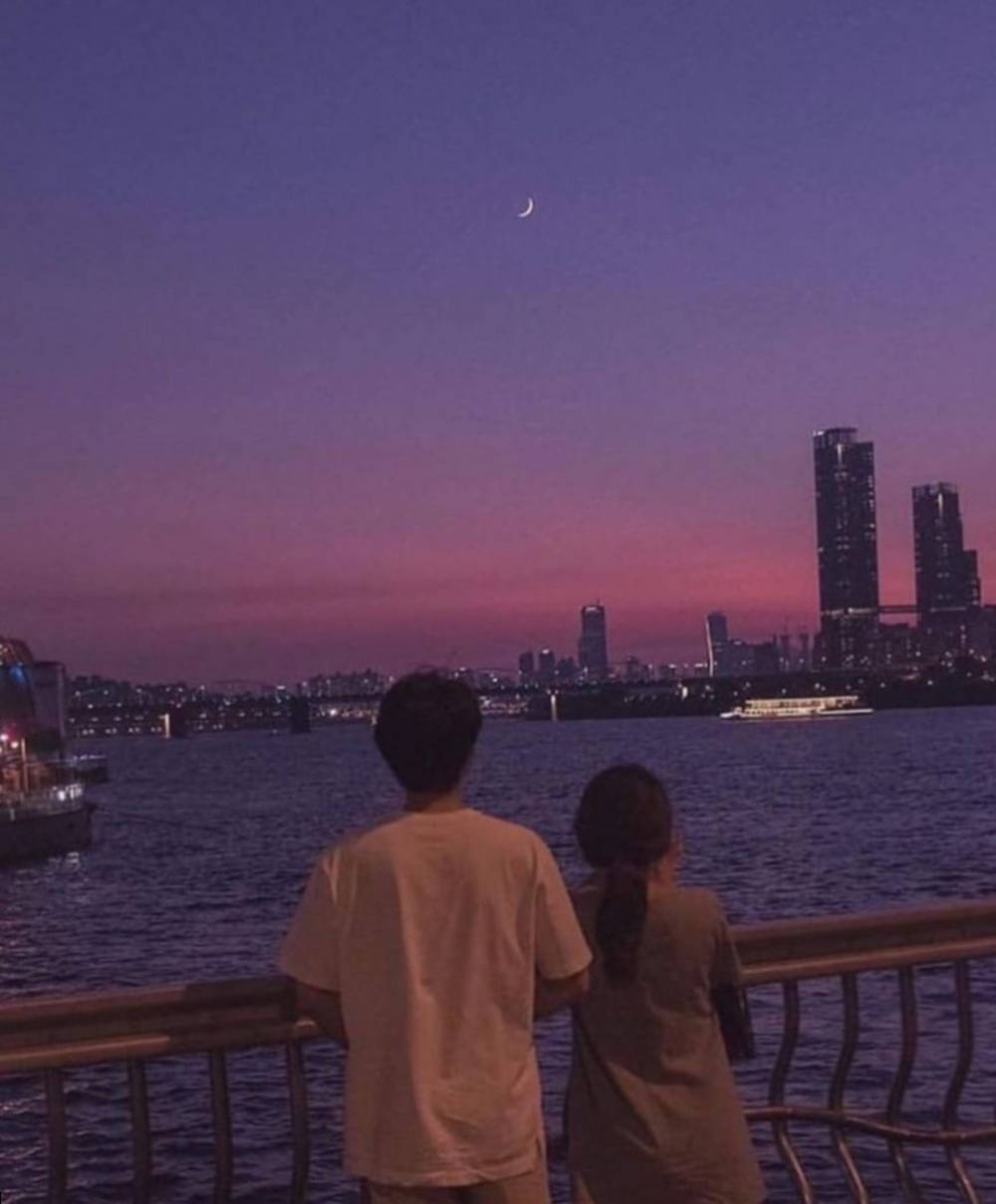 Aesthetic Couple With City View Wallpaper