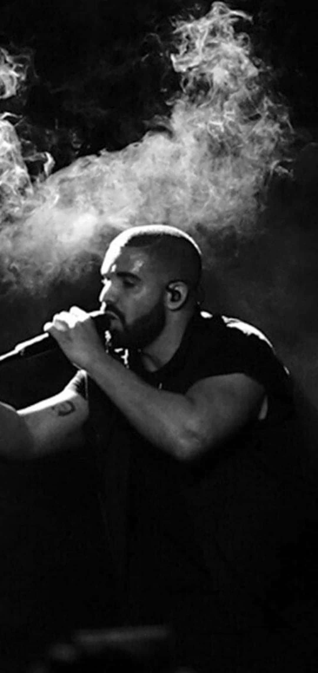 Drake looks good while making music. Wallpaper