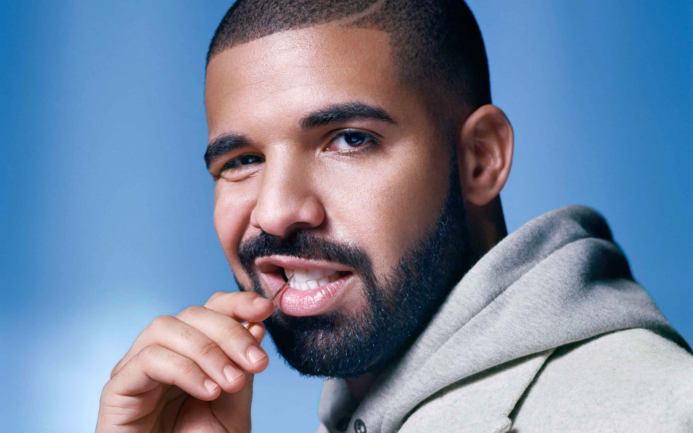 Unajugada Inteligente De Drake: Lucir Bien Y Sentirse Bien. Fondo de pantalla