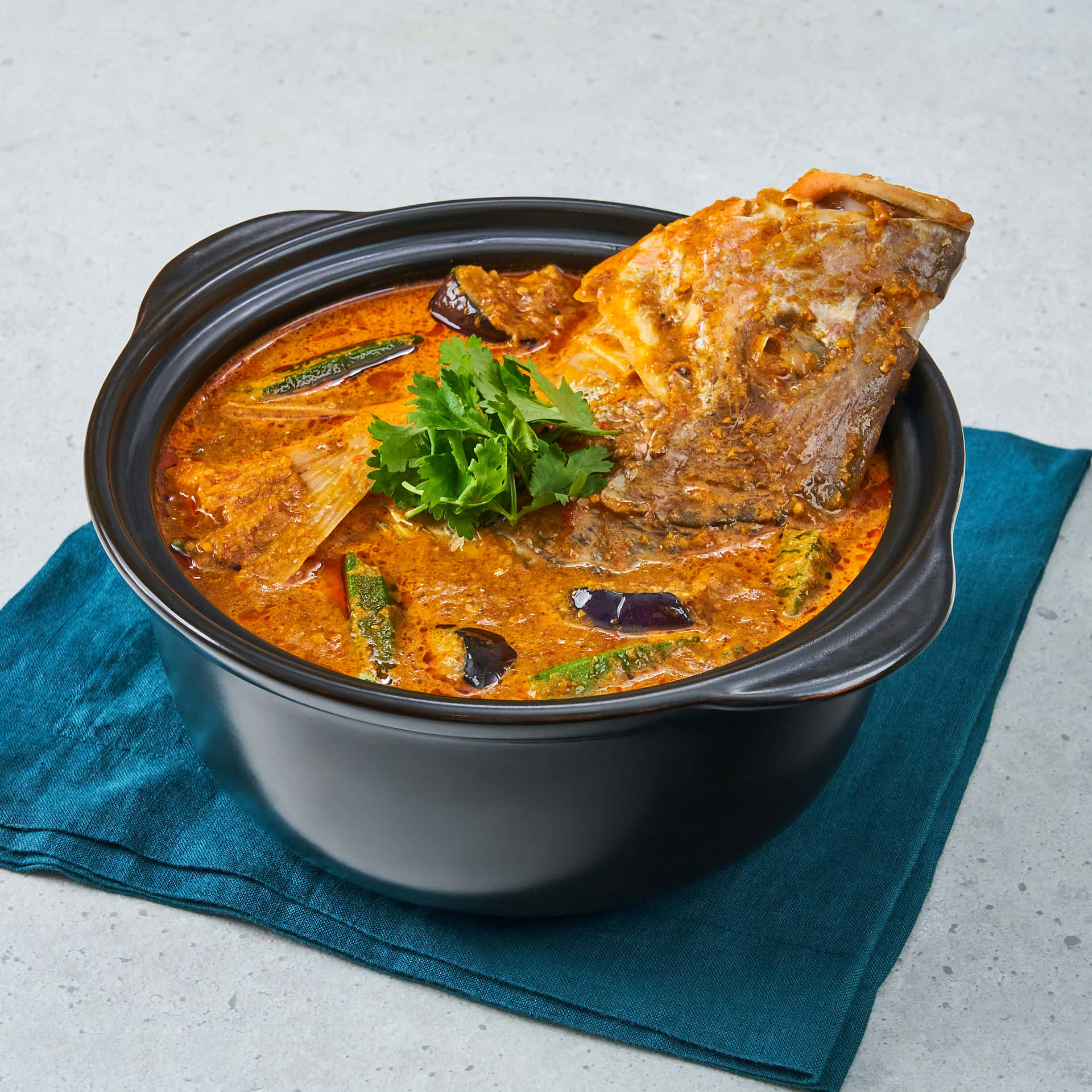 Aesthetic Fish Head Curry Singaporean Dish Wallpaper