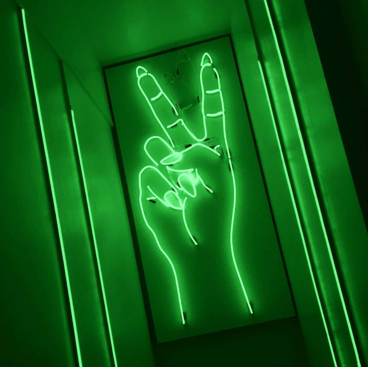 En grøn neon skilt med en hånd i det Wallpaper