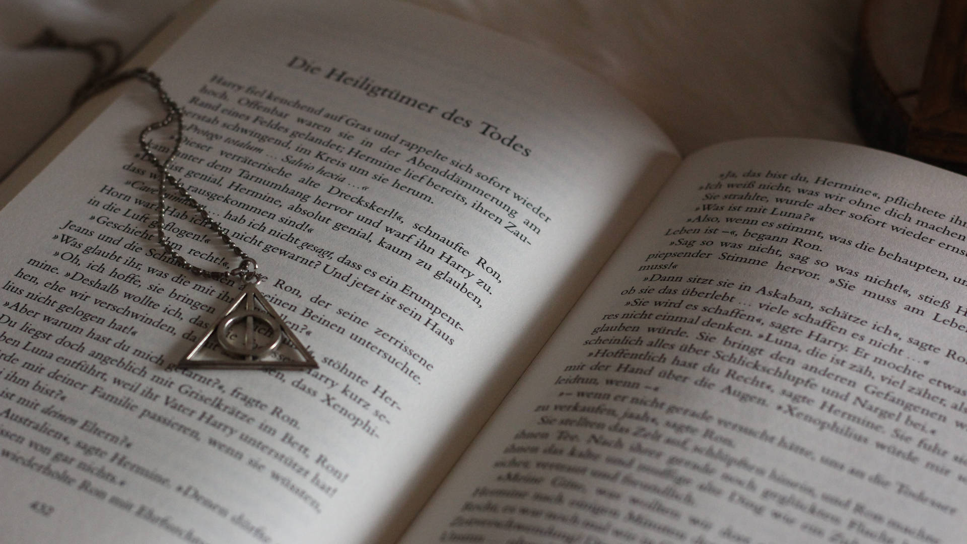 Collana Estetica Dei Doni Della Morte Di Harry Potter Sfondo