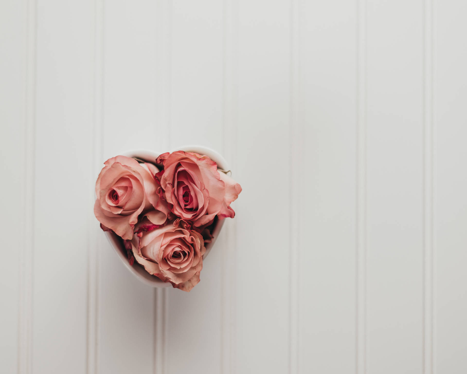 Aesthetic Heart-shaped Pink Roses Wallpaper