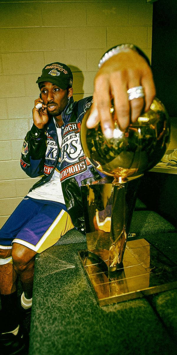 Download Aesthetic Kobe Bryant Outfit Wallpaper