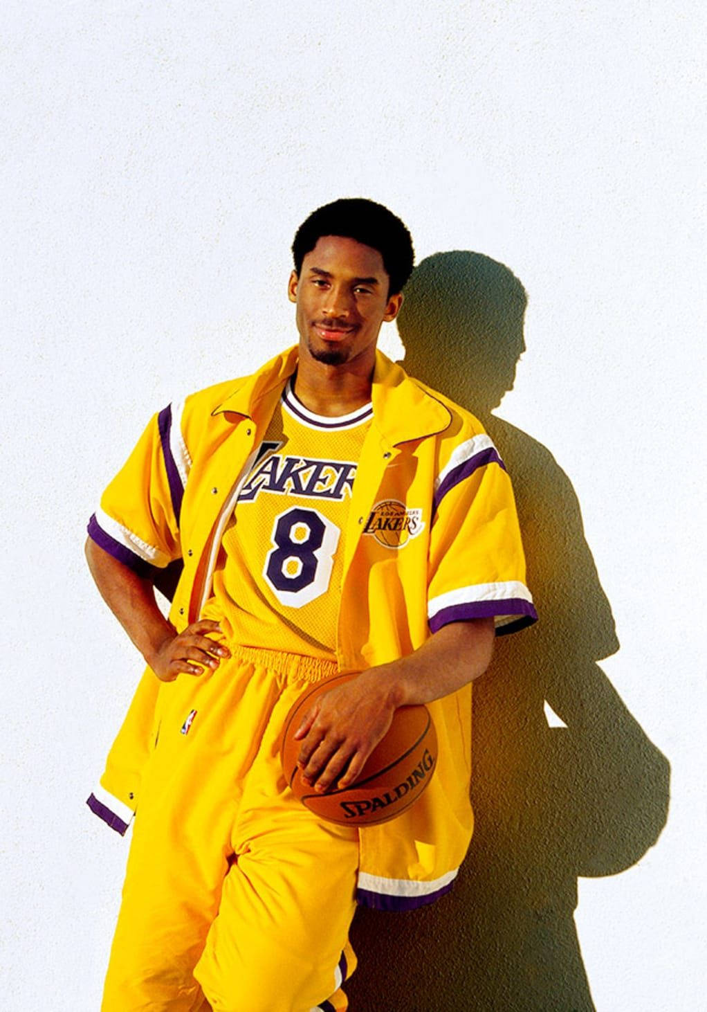 Aesthetic Kobe Bryant Wearing Lakers Jersey Wallpaper