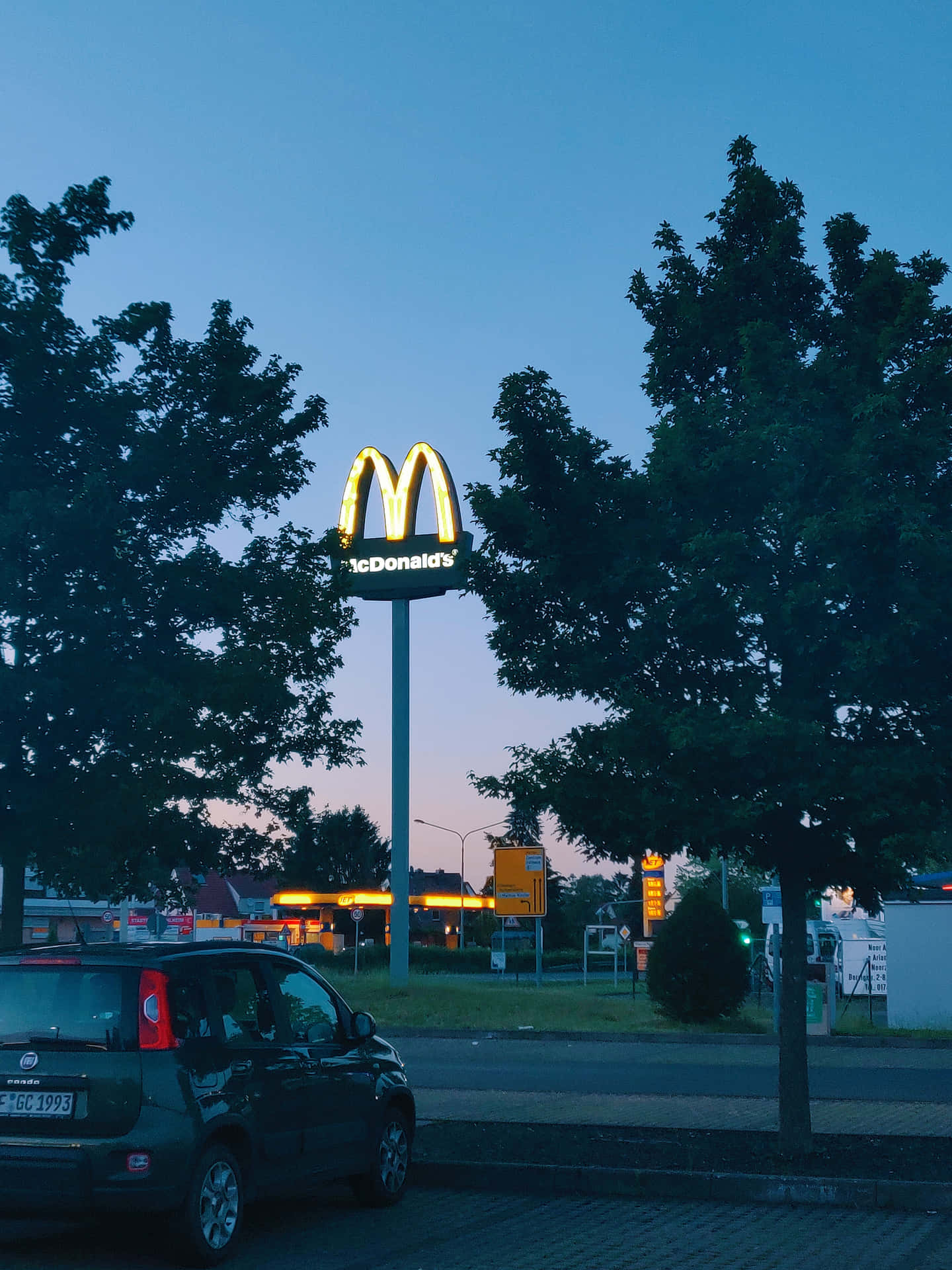 McDonald’s: A Home of Delicious, Artful Delights. Wallpaper