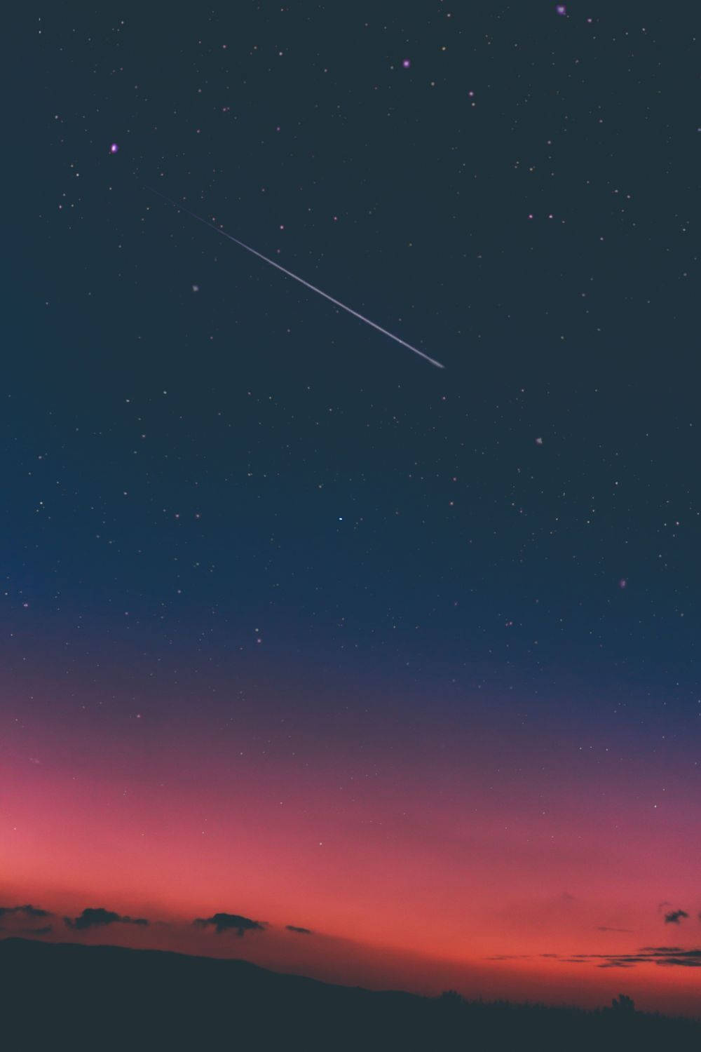 Aesthetic Night Sky With Shooting Stars Wallpaper