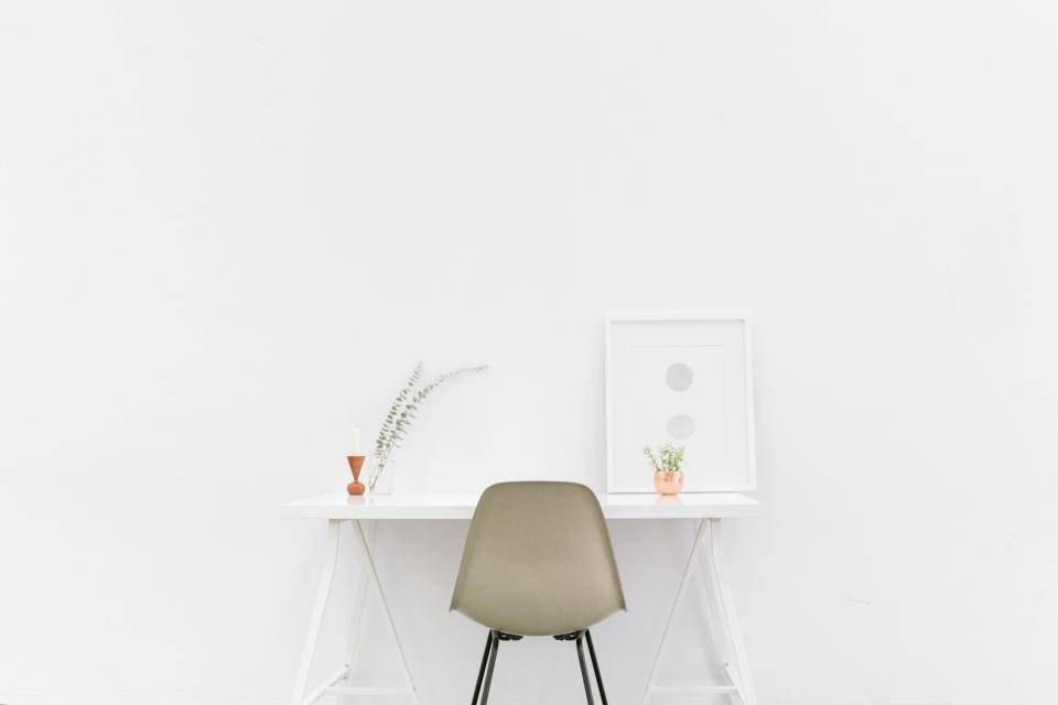Ästhetischeroff-weißer Stuhl Wallpaper