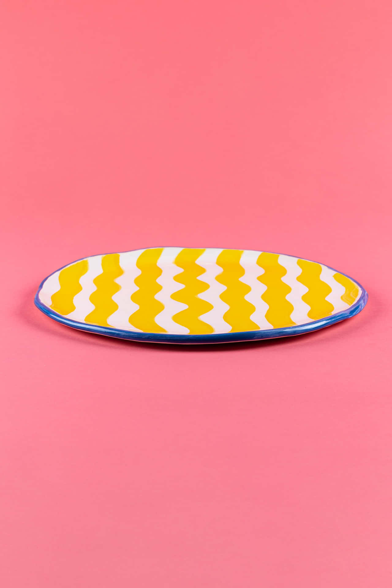 Aesthetic Pastel Minimalist Yellow Wave Stripe Plate Wallpaper