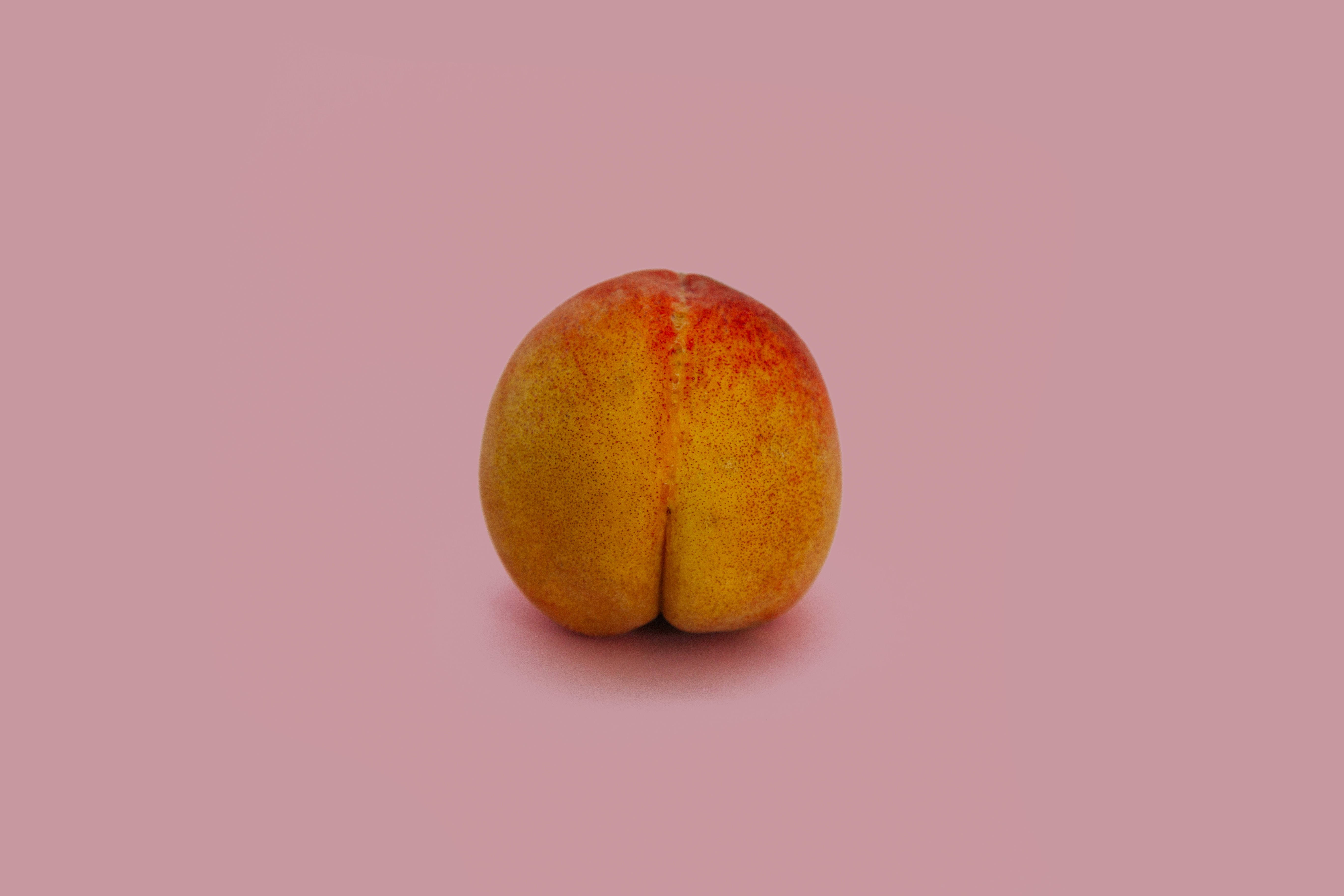 Aesthetic Peach Bottom Laptop Wallpaper