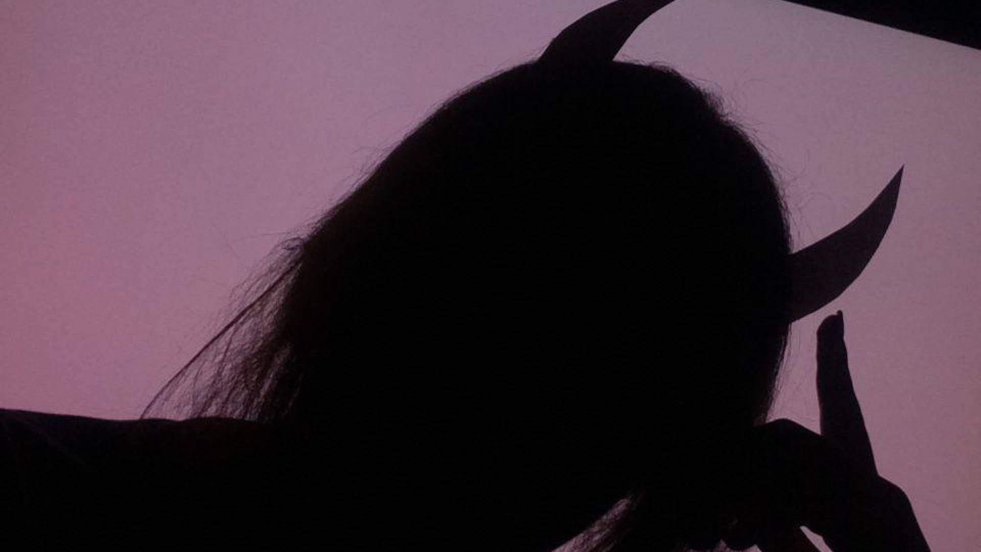Aesthetic Profile Picture Devil Girl Background