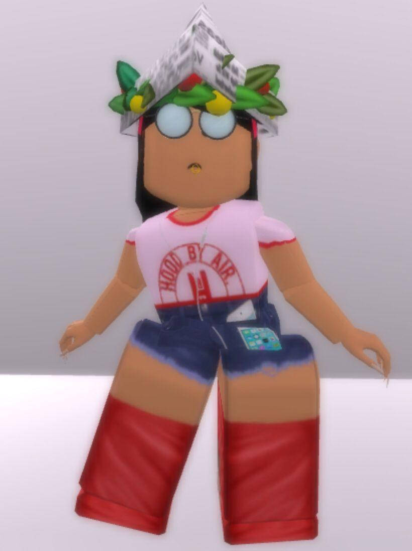 Aesthetic Roblox Girl With Unusual Hat