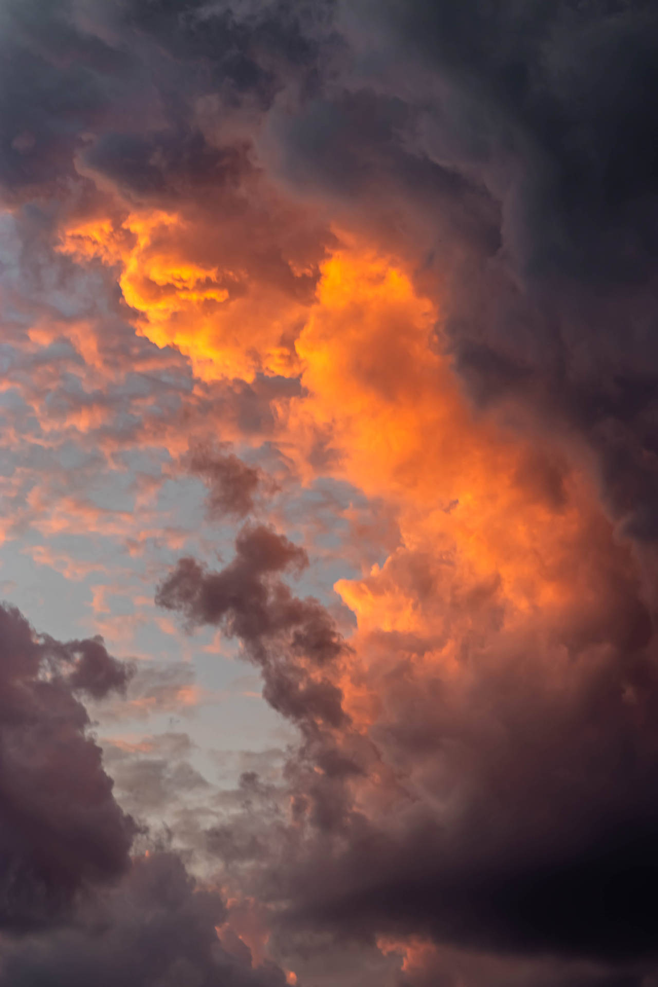 Aesthetic Sky And Cumulonimbus Clouds Wallpaper