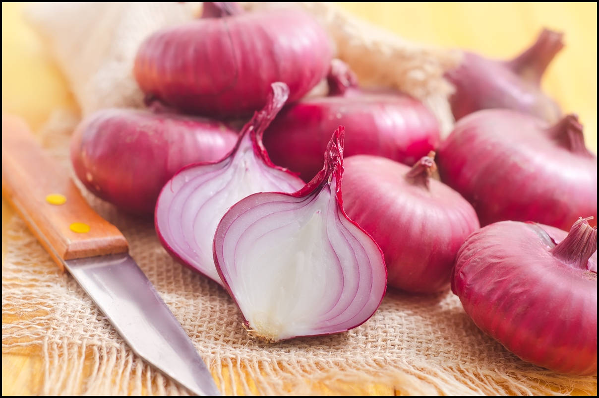Aesthetic Sliced And Whole Red Onions With Knife Wallpaper