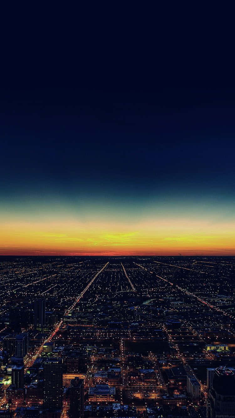 Aestetisk solnedgang iphone med skyskrabere og bylys Wallpaper