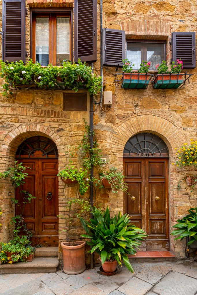 Estéticade Puertas Delanteras Vintage De Casas En Pienza, Italia. Fondo de pantalla