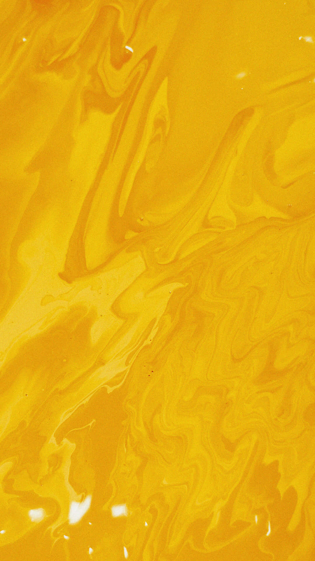 En gul væske, der flyder gennem hvide rør Wallpaper