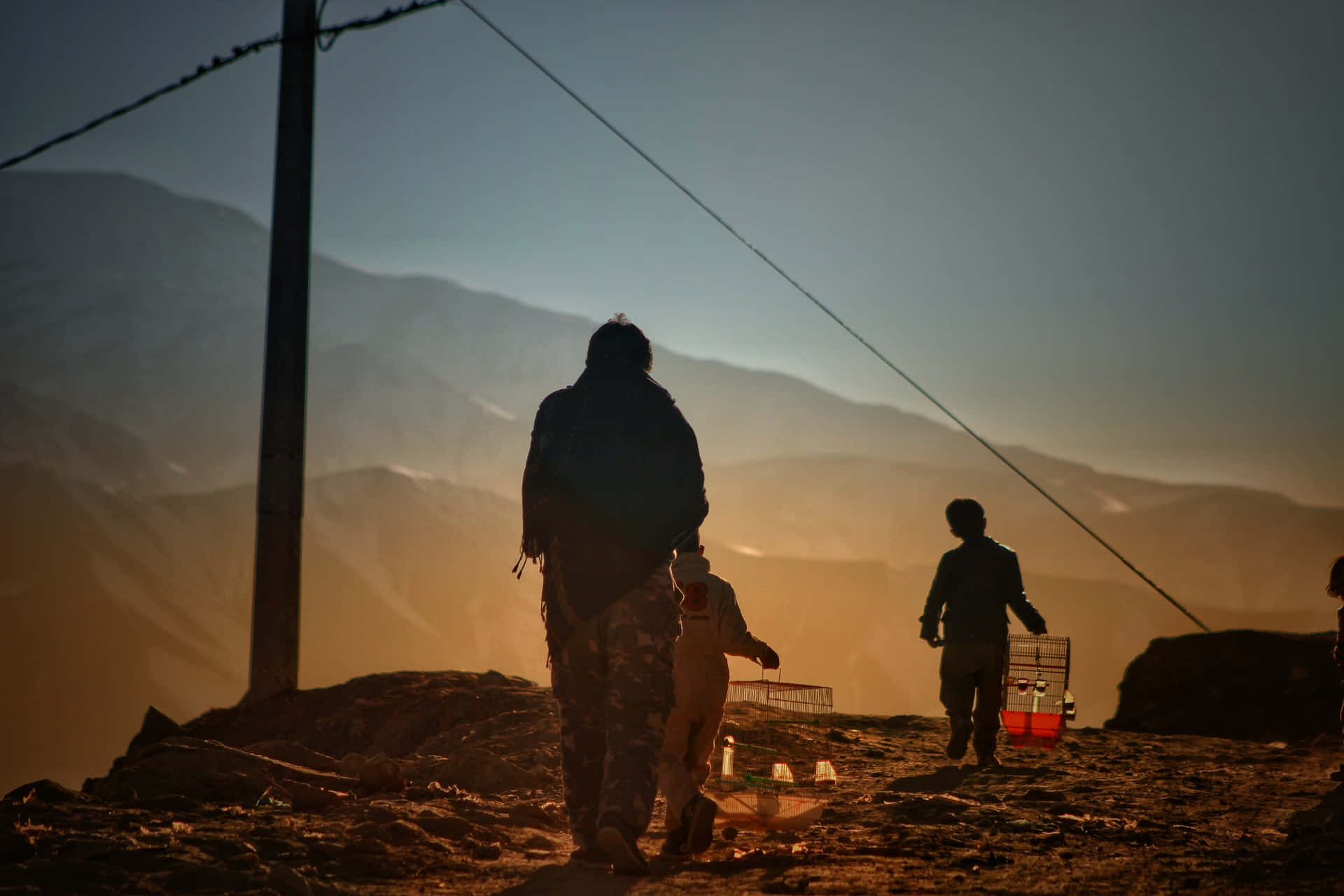 Solengår Ner Över Den Karga Landskapet I Afghanistan
