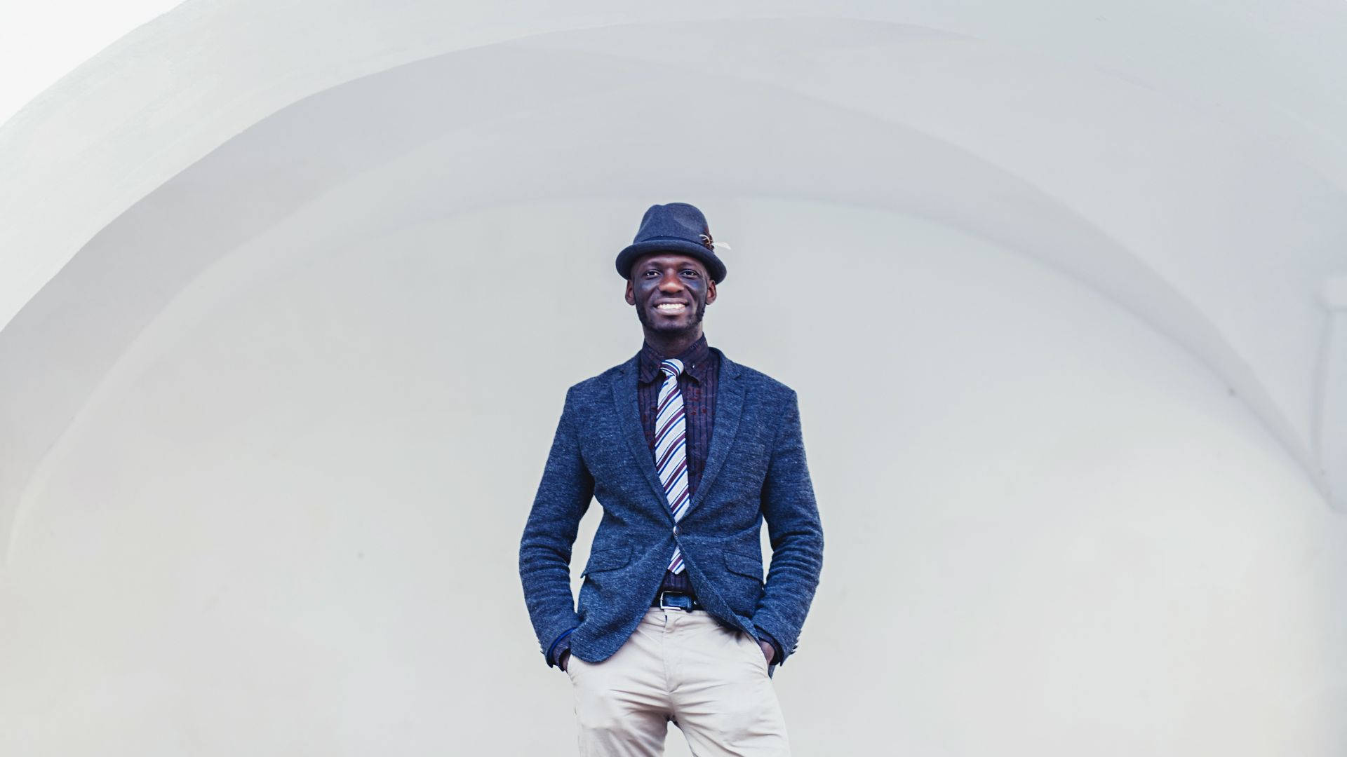 Afrikanskman I Vogue-mode Stilig Kostym Wallpaper