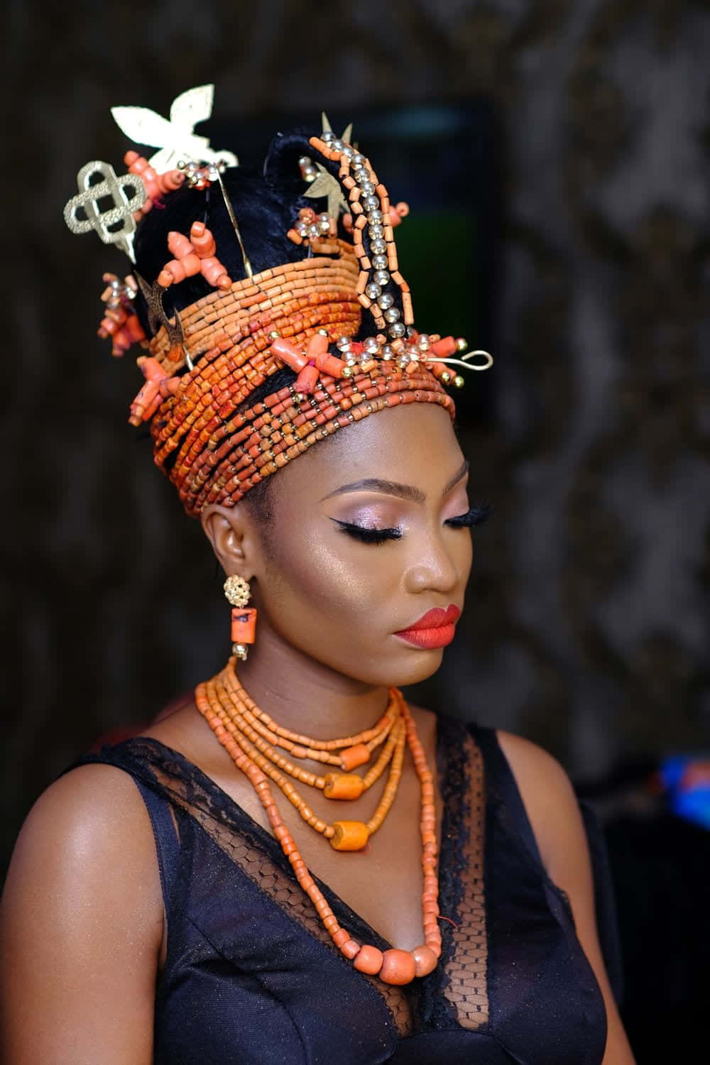 Imagende Una Hermosa Mujer Negra Africana Con Corona