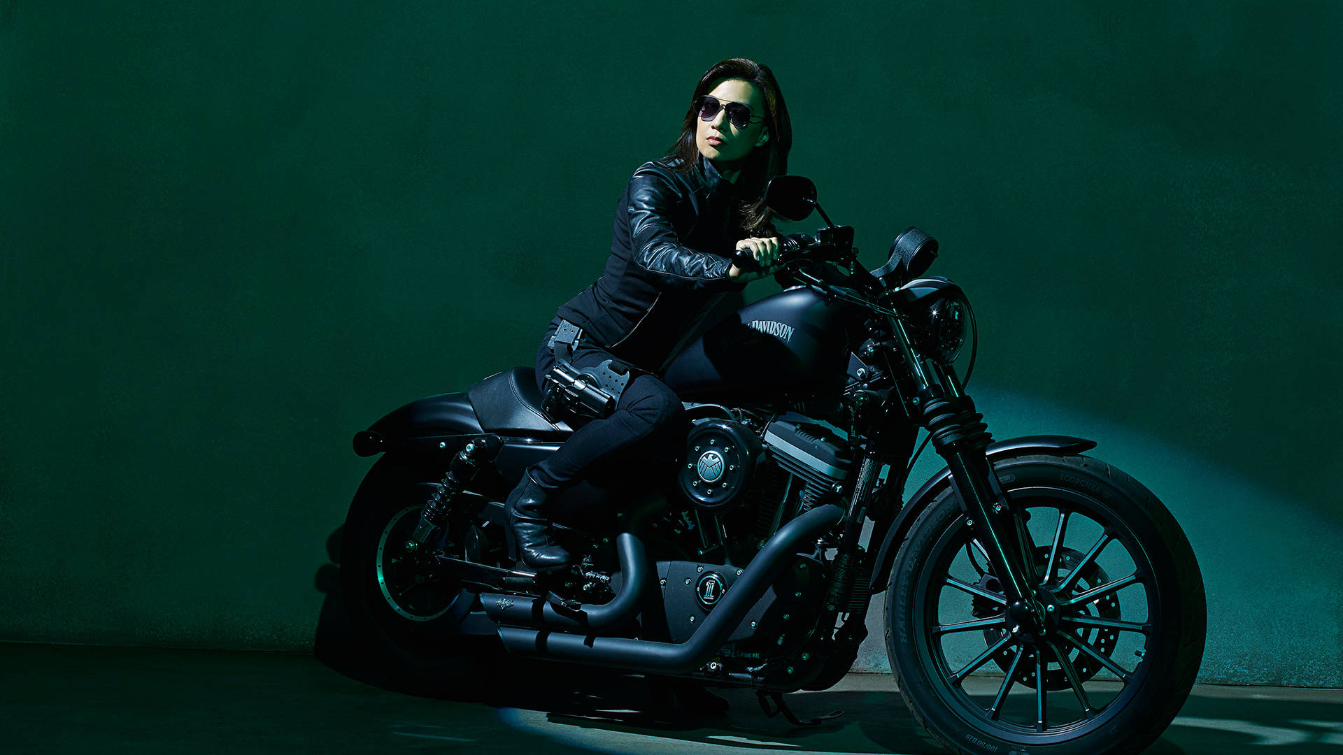 Agentsof Shield Melinda May En Una Motocicleta Fondo de pantalla