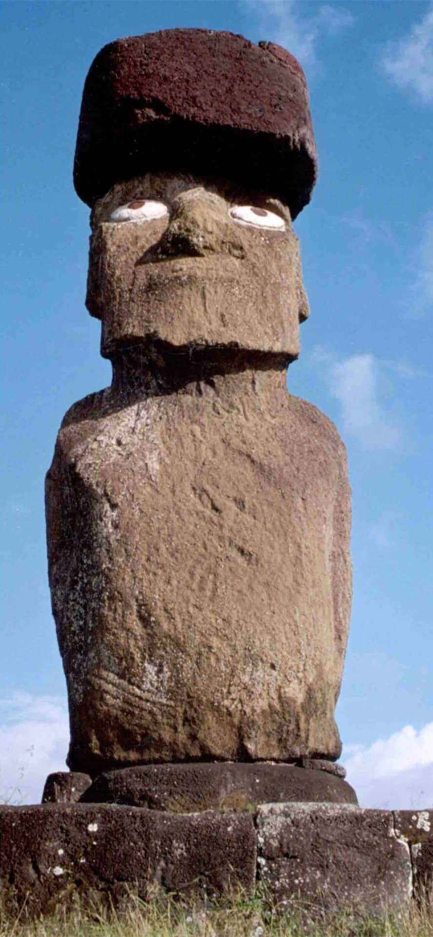 Moai 1242 X 2688 Wallpaper