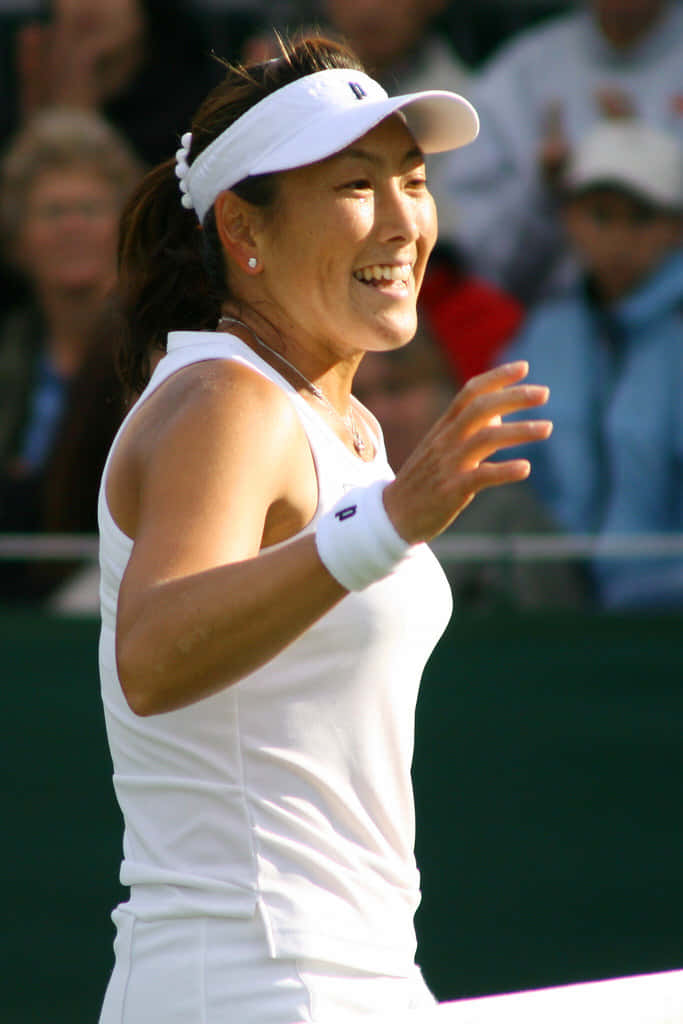Giocatricedi Tennis Professionista, Ai Sugiyama, In Azione Ad Alta Intensità. Sfondo