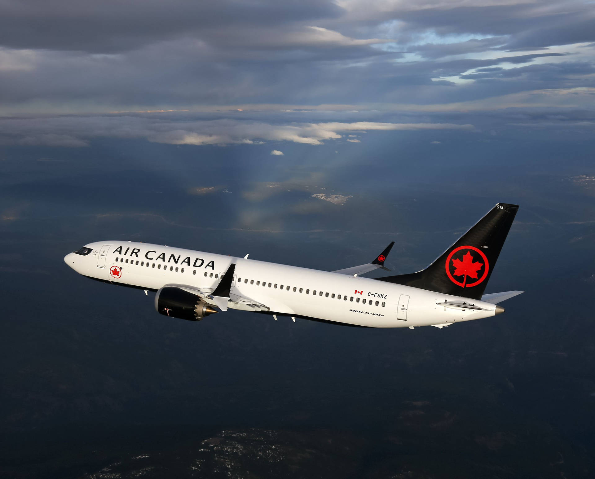 Aviónde Air Canada Sobre El Mar. Fondo de pantalla