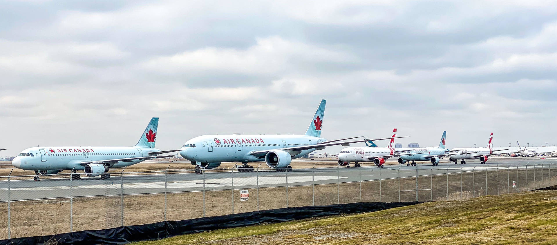 Air Canada Planes On Runway Wallpaper