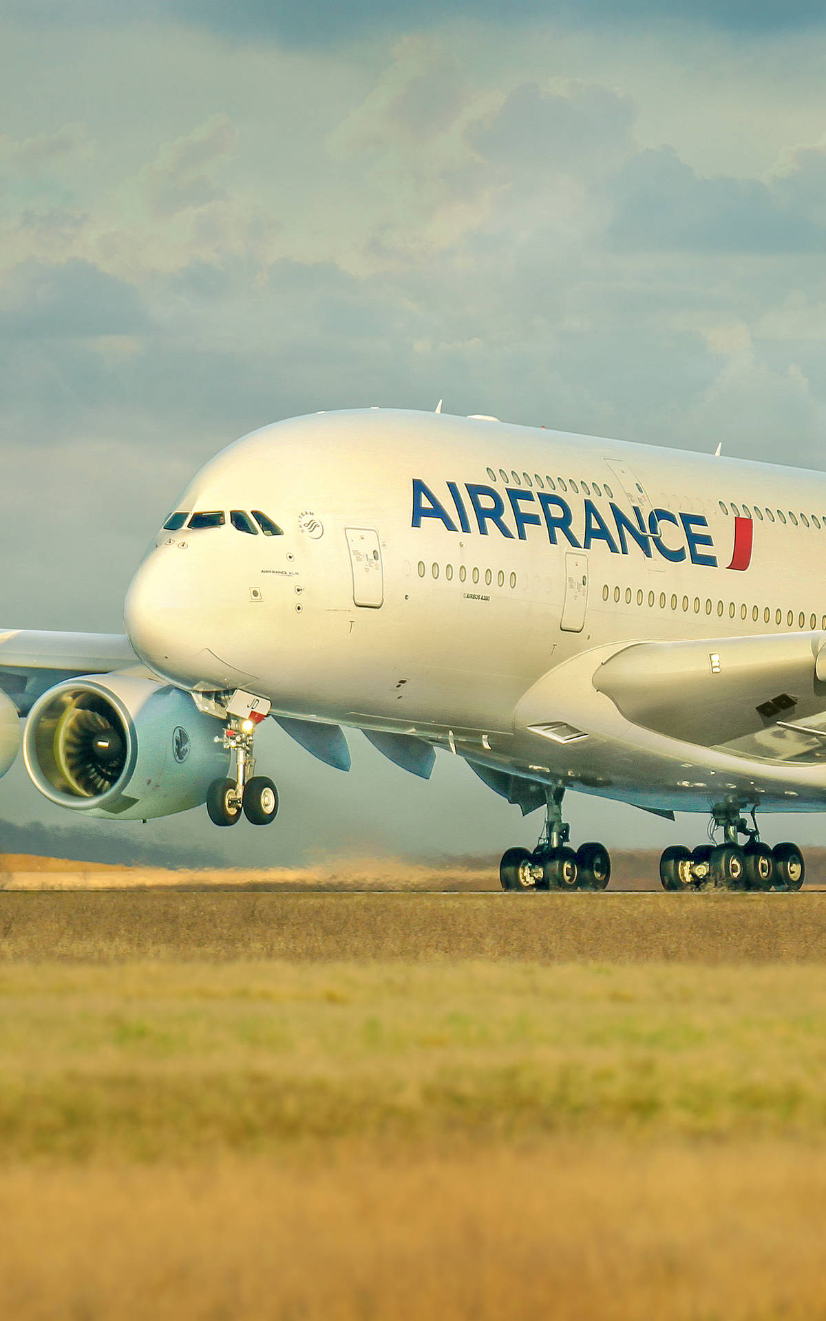 Air France luftfartsselskab Airbus A380 på rullebanen ved solnedgang Wallpaper