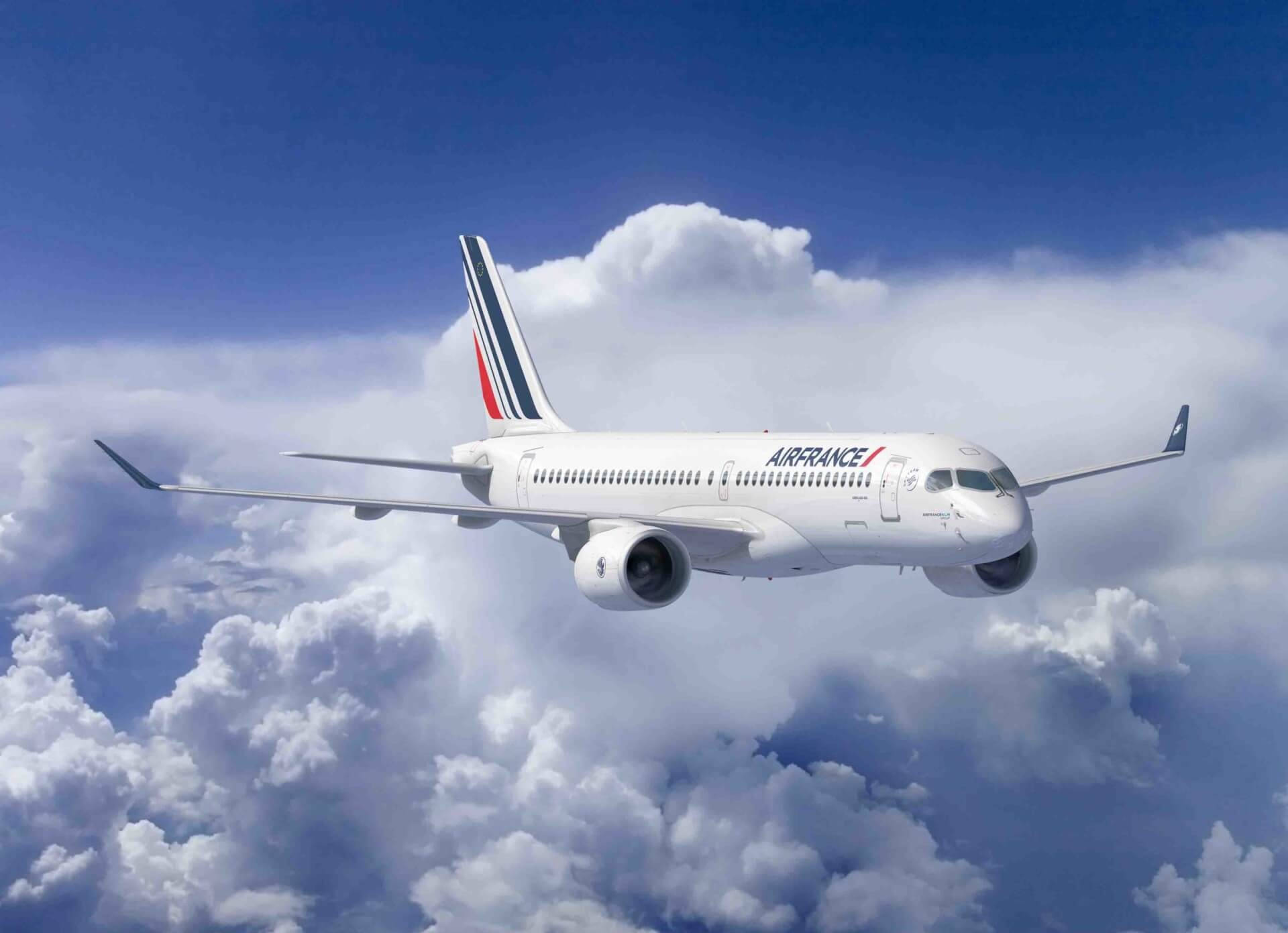 Air France Lufthavnsfly Airbus over skyerne tapet Wallpaper