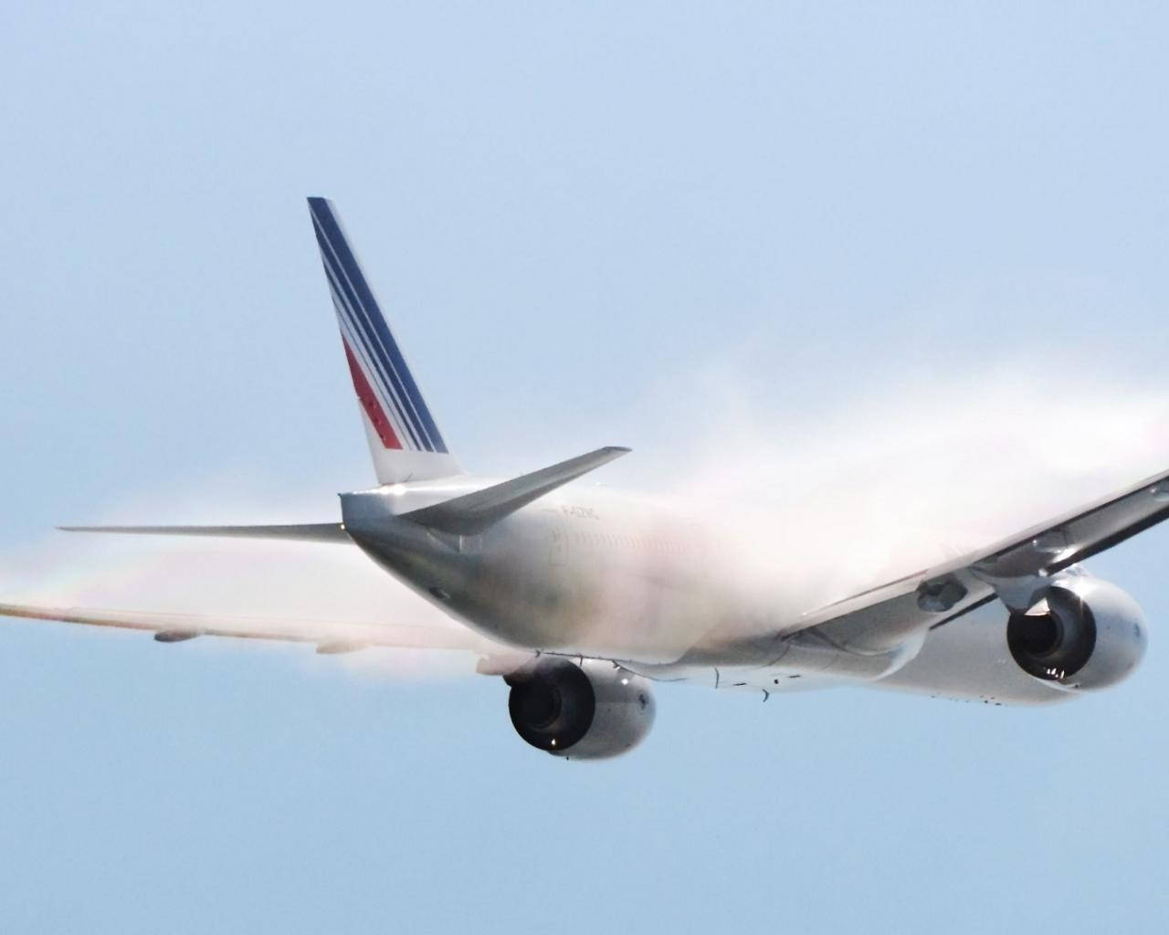 Aviónde La Aerolínea Air France Con Condensación Fondo de pantalla