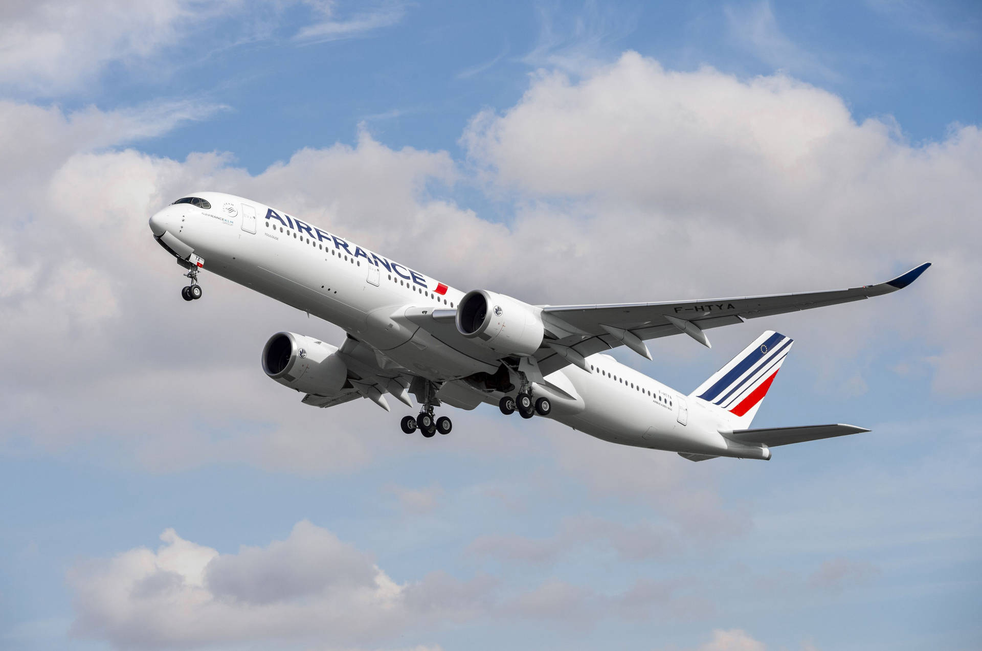 Air France Airbus A320 Plane Low Angle Shot Wallpaper