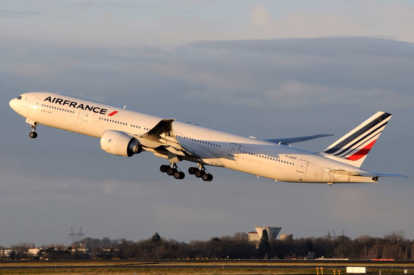 Air France Boeing 777 300ER Montreal Trudeau Airport Canada Wallpaper