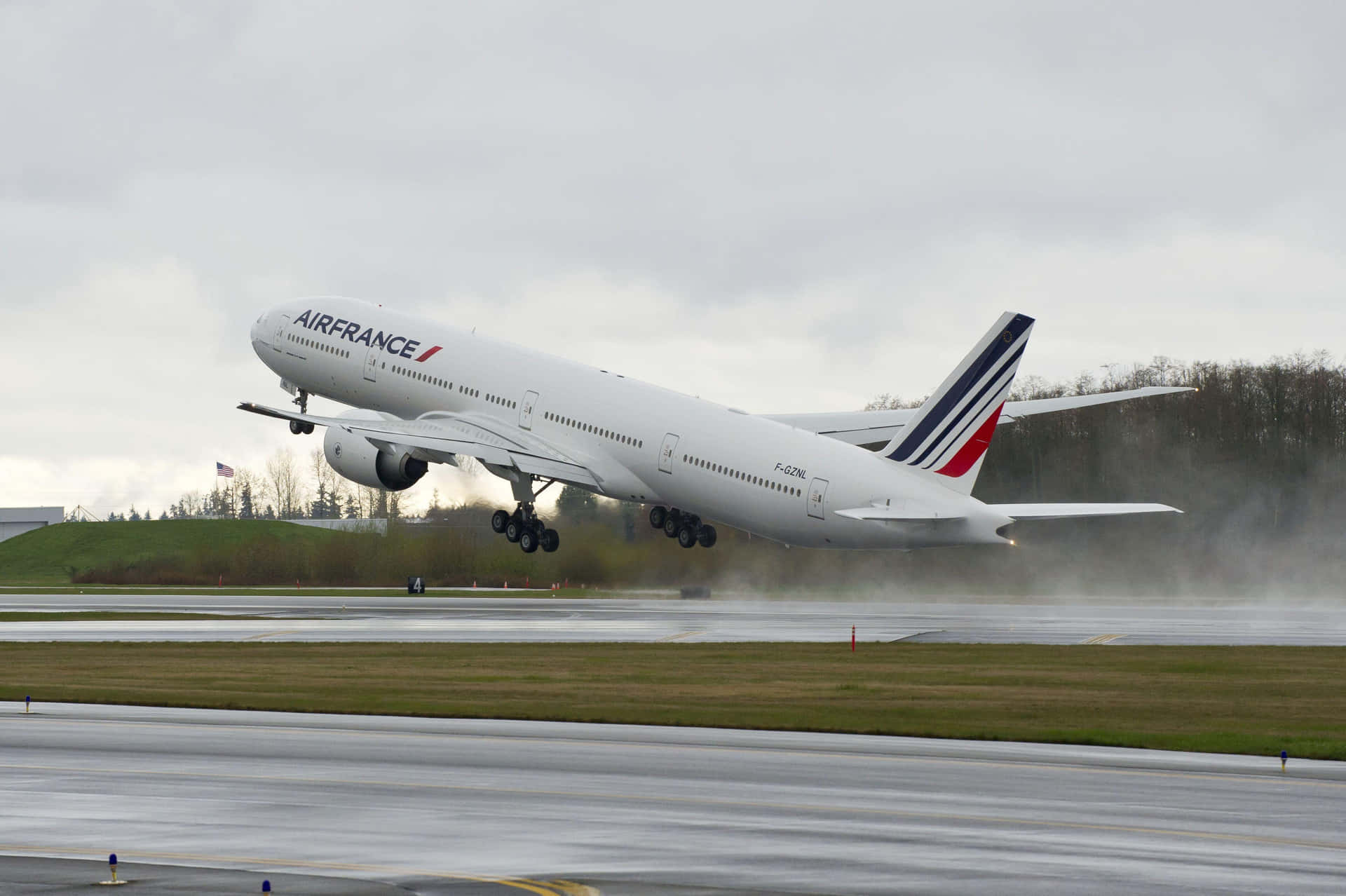 Air France Boeing Takeoffin Rain Wallpaper