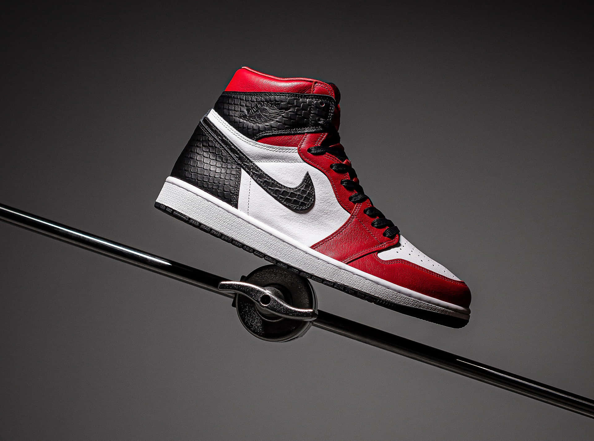 Nike Air Jordan 1 High-Top - sort/rød Wallpaper