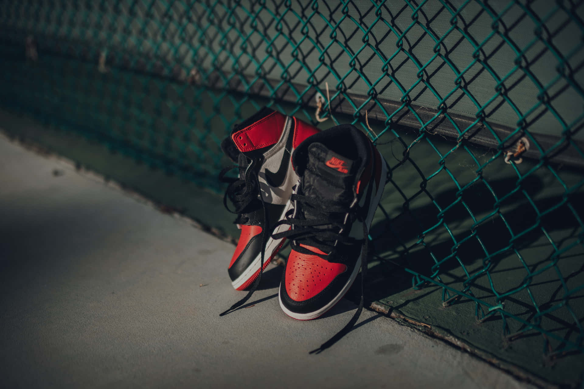 Derklassische Air Jordan 1 Retro Sneaker, Der Urheber Der Jordan Brand Wallpaper