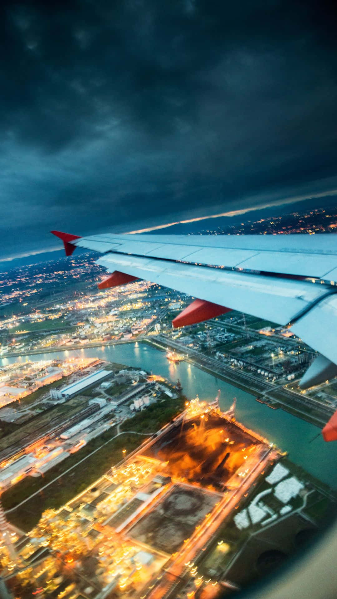 Hintergrundbildmit Stadtlichtern Aus Dem Flugzeugfenster