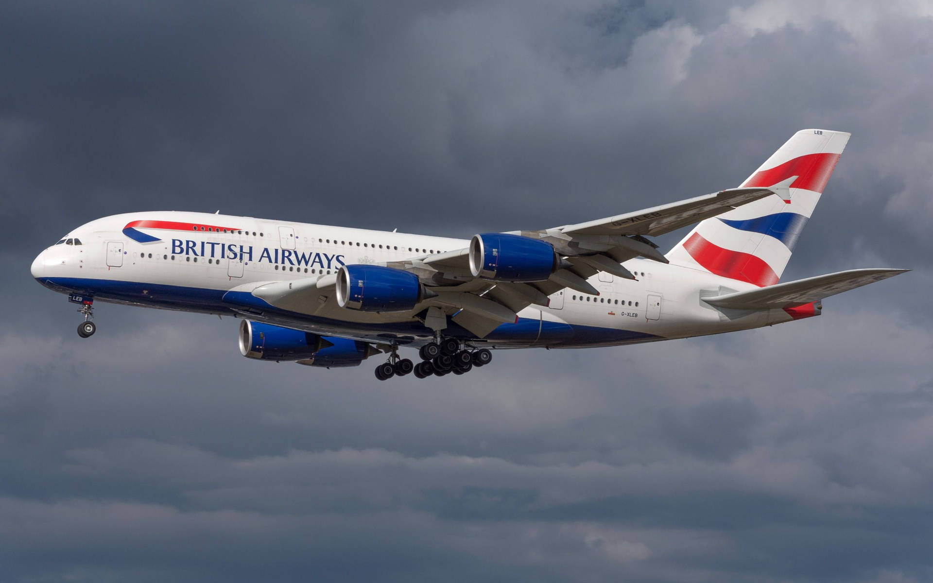 Aviónde British Airways Con Cielo Nublado Fondo de pantalla