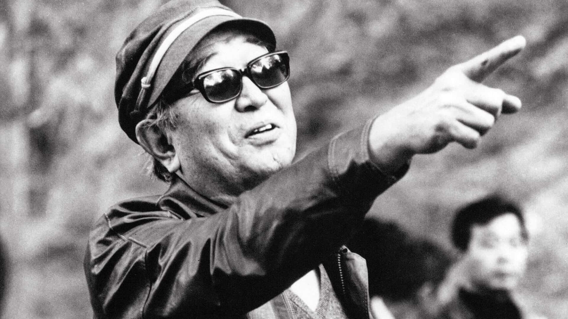 Legendary filmmaker Akira Kurosawa on set Wallpaper