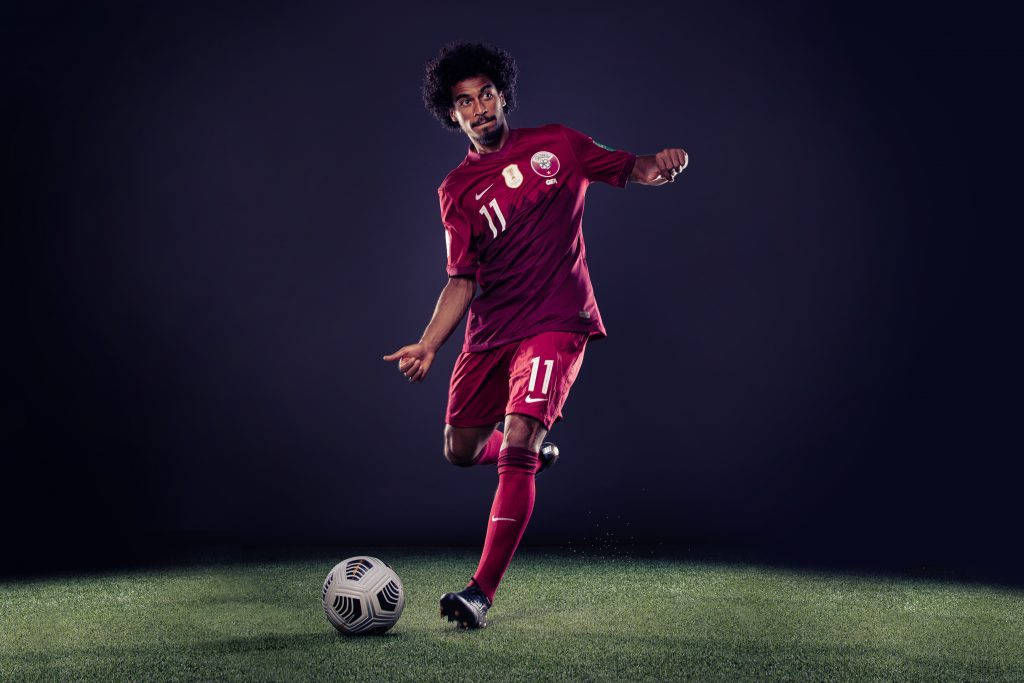 - Akram Afif Qatars Nationals Fodboldhold Tapet Wallpaper
