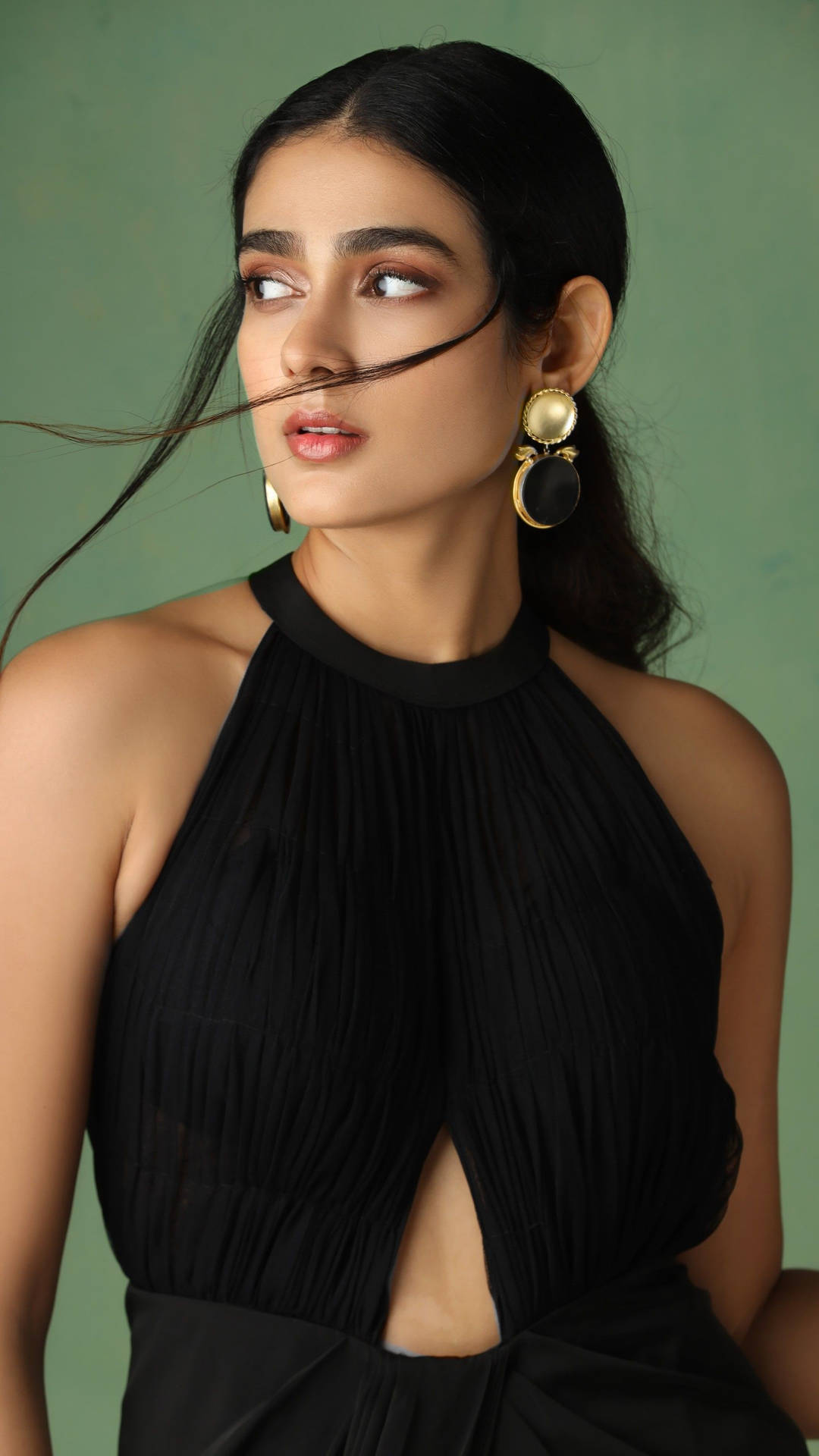 Akshara Singh In Black Dress Wallpaper