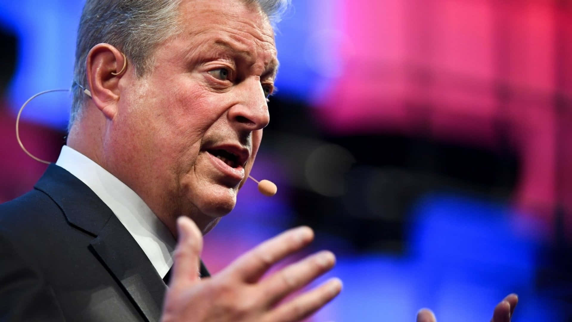 Al Gore delivering an engaging talk Wallpaper