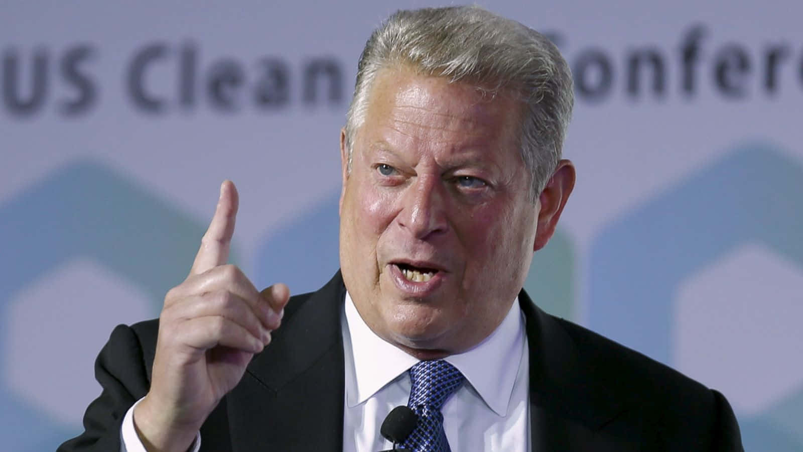 Al Gore Speaking At A Conference Wallpaper