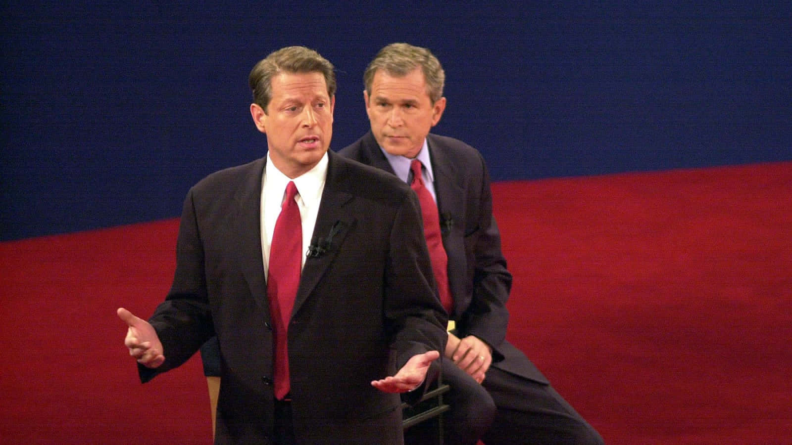 Al Gore Articulating His Views In A Debate With George Bush Wallpaper