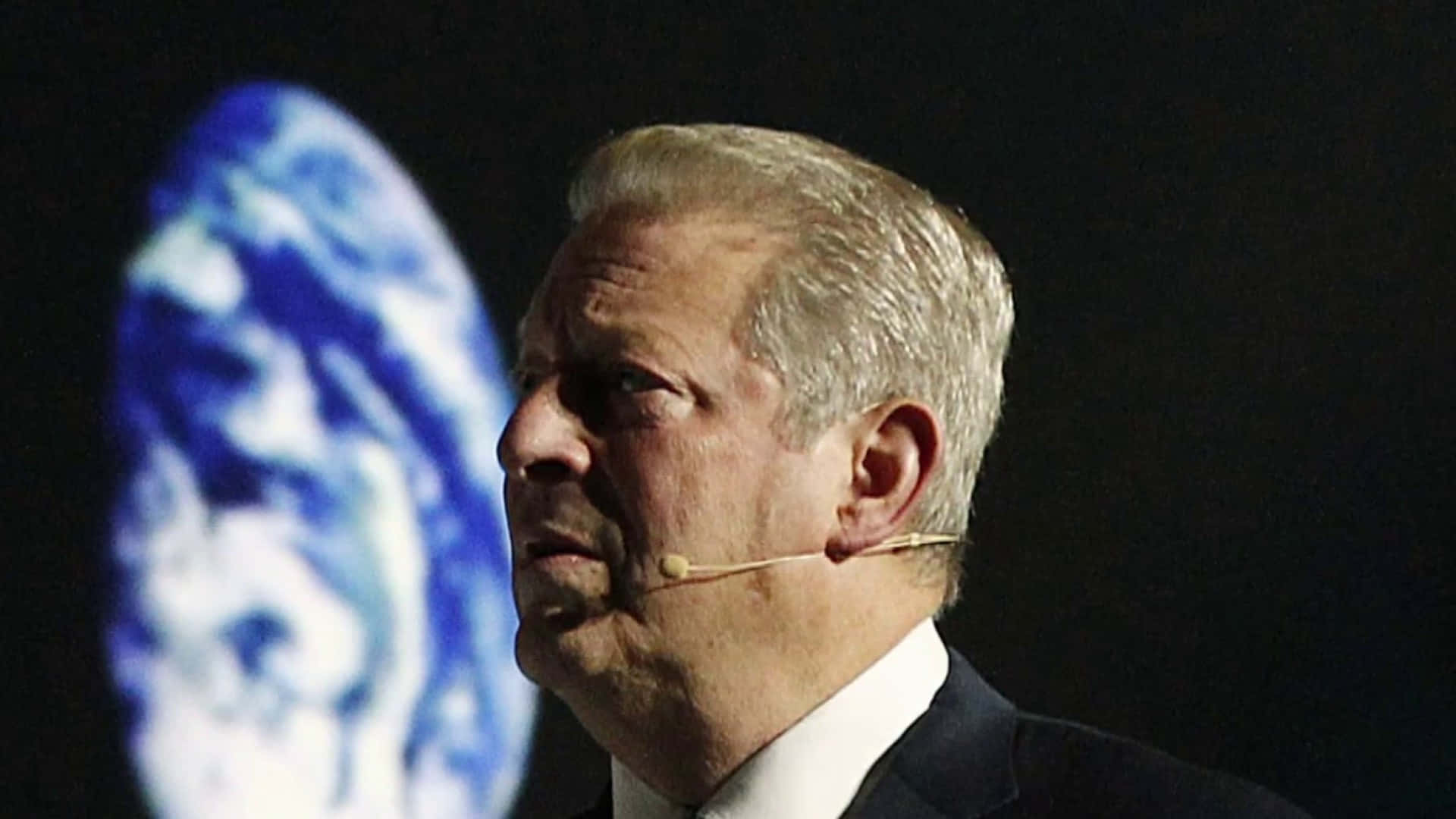 Al Gore Standing with Picture of Earth Wallpaper