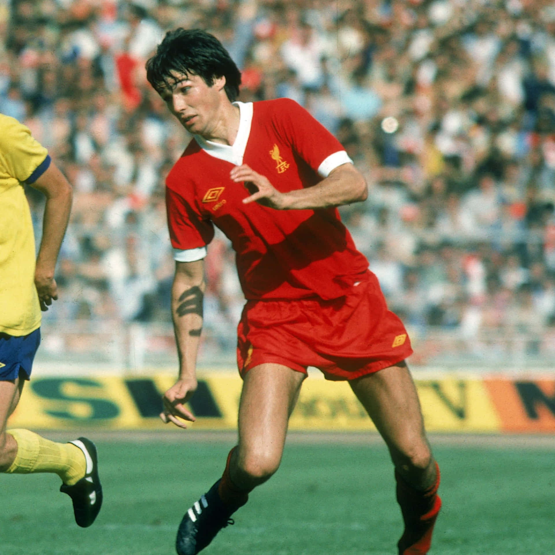 Alan Hansen Playing at the FA Charity Shield Match in 1979 Wallpaper