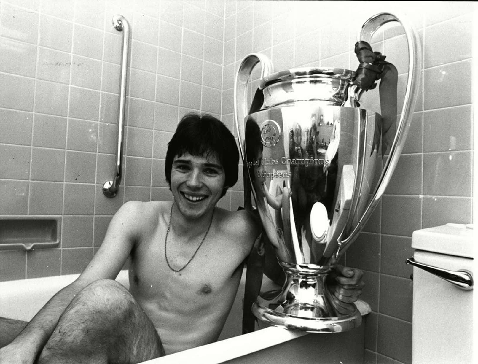 Alan Hansen Holding The 1978 European Cup In A Bathtub Wallpaper